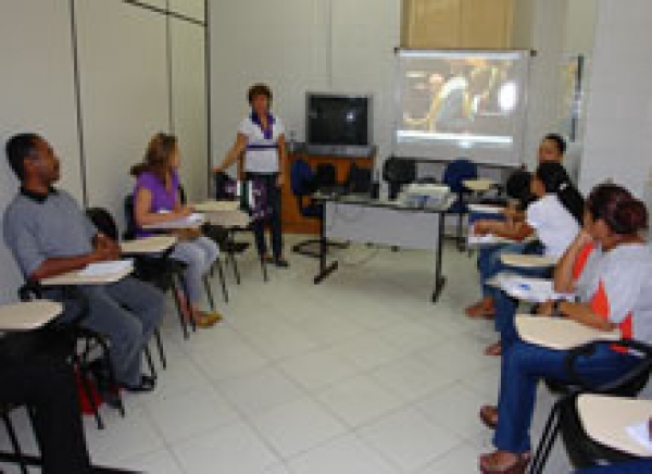 ESAJ encerra cursos de atendimento ao cliente e novo webmail