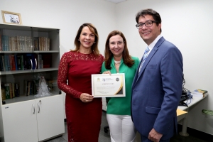 Corregedora entrega certificado para Unidades que cumpriram as metas em 2018