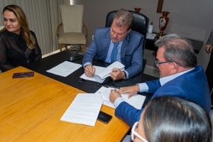 Parceria entre TJSE e Senac ofertará cursos profissionalizantes a mulheres atendidas pelos Crams