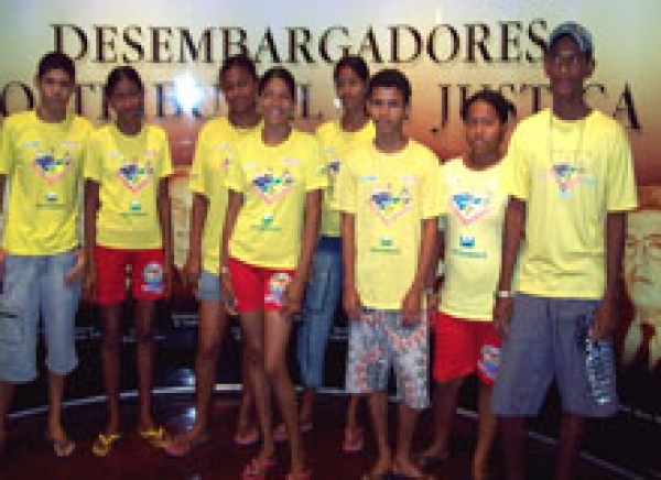 Adolescentes do Recriando Caminhos visitam Memorial do Poder Judiciário