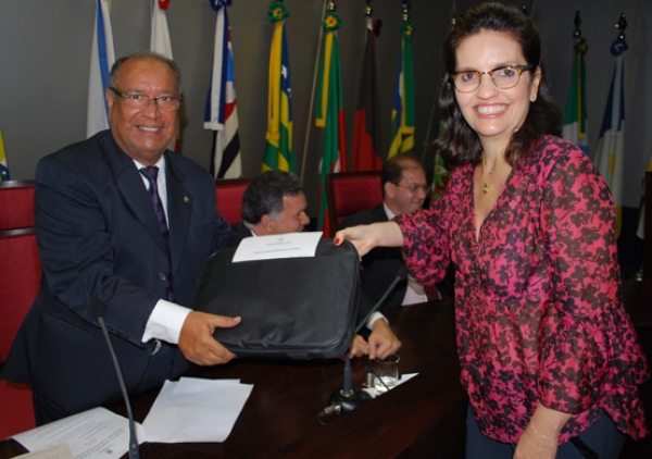 TJSE entrega notebooks de última geração para magistrados