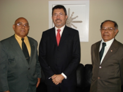 Desembargador Edson Ulisses instala birô do advogado