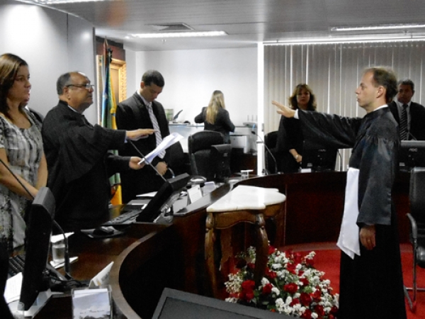 TJSE empossa mais um Juiz Substituto