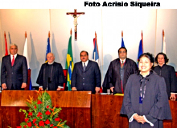 Célia Pinheiro toma posse como desembargadora