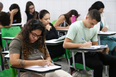 Estudantes fazem as provas do concurso de estágio nível superior do TJSE