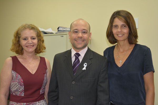 TJSE dá continuidade à Campanha do Laço Branco