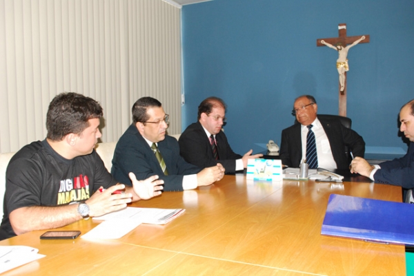 Presidente do TJSE recebe diretoria do SINDIJUS