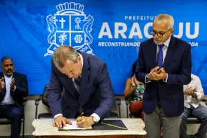 Convênio: Presidente assina aditivo para compartilhamento de fibra ótica com a Prefeitura de Aracaju