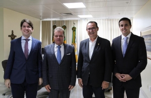 Presidente do TJSE recebe visita institucional do governador em exercício