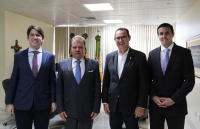 Presidente do TJSE recebe visita institucional do governador em exercício