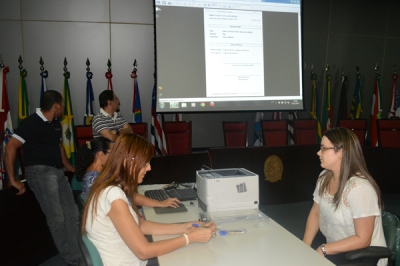 Mais de 100 servidores participam da quinta audiência de remoção de 2013