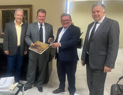 Presidência do TJSE recebe visita de integrantes da Fecomércio