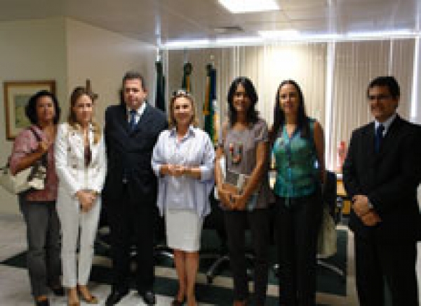 Judiciário discute com Primeira Dama emissão de registro de nascimento