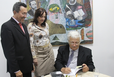 Servidor do TJSE lança livro na Academia Sergipana de Letras