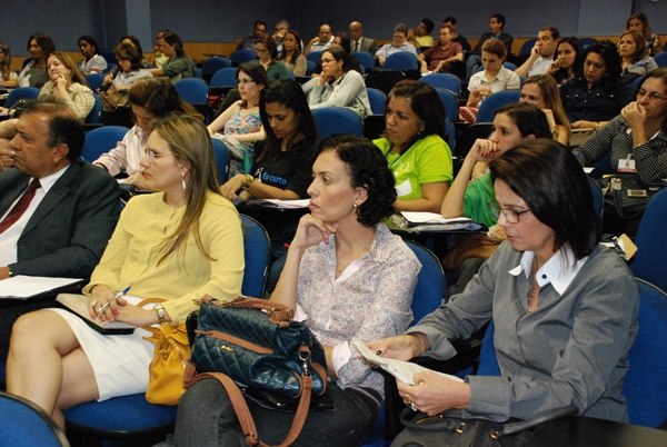 Violência contra a mulher é tema de curso na Ejuse