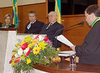 Presidente da OAB recebe homenagem do Legislativo