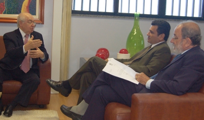 Presidente entrega projeto que concede reajuste na AL