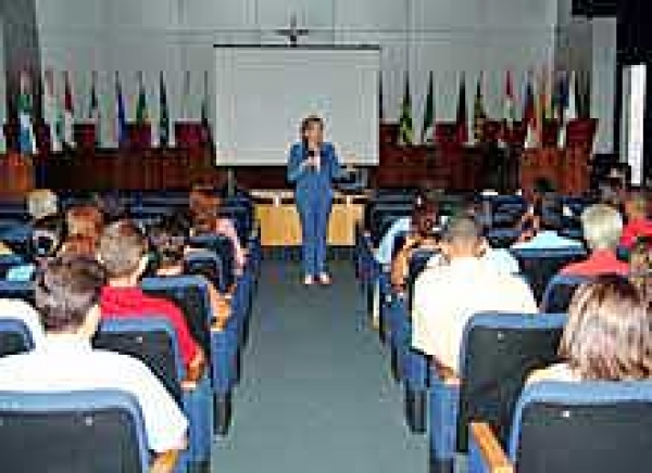 TJ empossa novos servidores