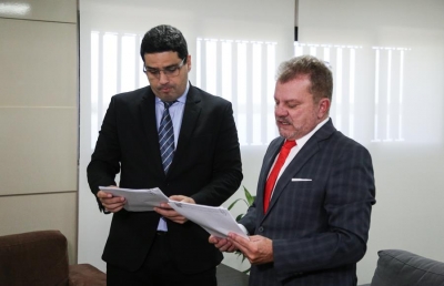 Presidente entrega cinco projetos do Judiciário à Assembleia Legislativa