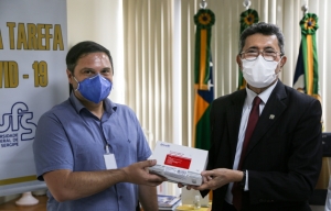 TJSE faz doação de kits de testagem para Força-tarefa Covid-19 da UFS
