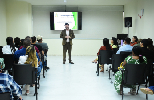 Pretendentes à adoção participam de curso preparatório
