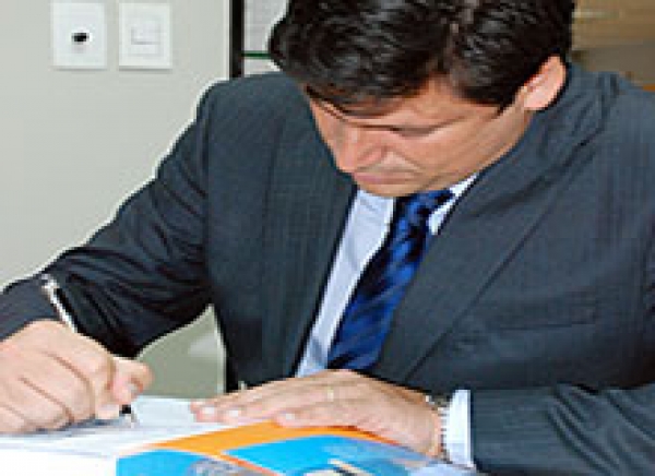 Pedro Lenza visita instalações da Esmese