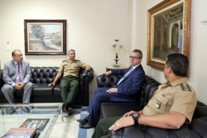 Des. Cezário Siqueira Neto durante encontro com os militares do Exército Brasileiro