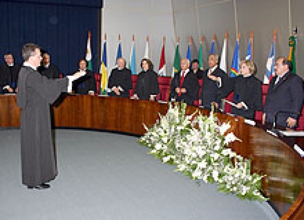 Novo desembargador toma posse