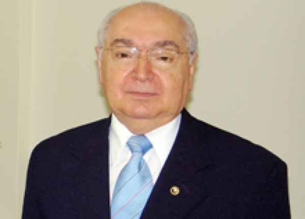 Governador em exercício sanciona leis que beneficiam o Judiciário