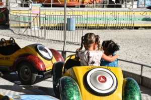 Crianças e adolescentes em situação de acolhimento institucional curtem tarde de lazer no Fiesta Park