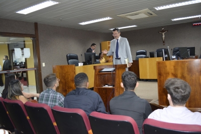 Alunos do curso de Direito são recebidos por magistrados no TJSE