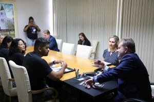 Presidente Ricardo Múcio se reúne com o Sindijus e propõe reajuste de 6% nos vencimentos e auxílios