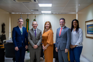 Presidente do Tribunal de Justiça de Sergipe recebe visita de gestores do Banese