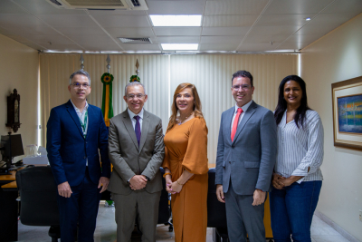 Presidente do Tribunal de Justiça de Sergipe recebe visita de gestores do Banese