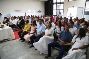 Vinte casais dizem o sim em casamento comunitário no fórum do Marcos Freire II