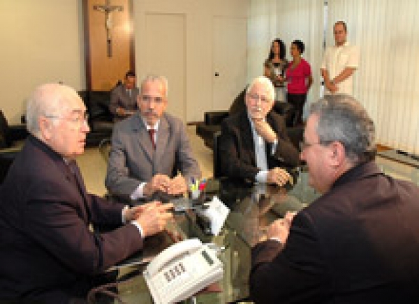 Governador em exercício recebe visita do prefeito de Aracaju