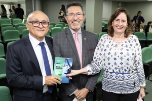 Magistrado Fernando Clemente da Rocha lança livro na Ejuse