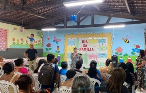 Dia da Família: juíza conversa com pais em escola municipal sobre direitos infantojuvenis