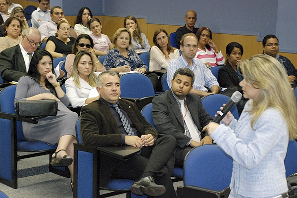 Cristiane Dupret ministra curso sobre adoção na Ejuse