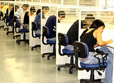 Estudantes têm aula prática no Arquivo Judiciário