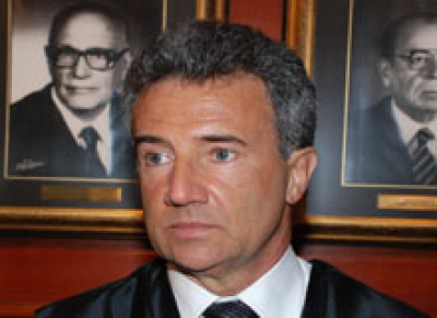 Palestrante do "Seminário Comunicação e Justiça" fala sobre suas duas carreiras