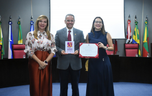 Paz em casa: instituições públicas e privadas recebem Selo Amigo da Mulher