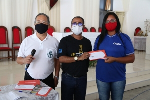 Egressos do sistema prisional recebem cartões de tíquete-alimentação