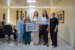 Artistas que realizaram oficina no Memorial do Judiciário são recebidas por Presidente do TJSE