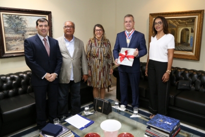 Desembargador Cezário Siqueira Neto é homenageado pelo TJ da Bahia