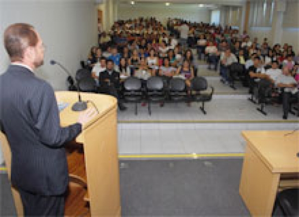 Comunicação do TJSE leva informações do Judiciário para faculdades e escolas