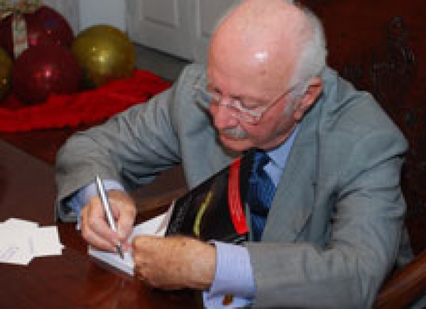 Desembargador Pascoal Nabuco lança o livro "Vistos ETC"