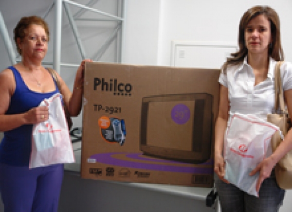 Servidora do TJ recebe prêmio do Banco Rural