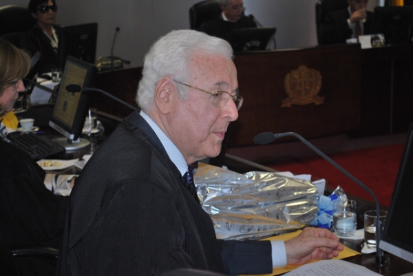 Des. Netônio Machado é homenageado em sua última participação no Pleno