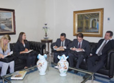 Presidente do TJSE entrega  notebooks a 4 novos magistrados